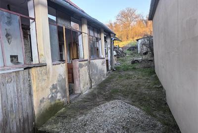 Casa cu 3 camere si pivnita in Lipova - 2