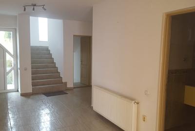 Casă individuală cu 7 camere în Zorilor