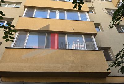 Apartament cu 4 camere decomandat în Lacul Tei