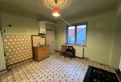 Apartament 3 camere - 95 mp - etaj 1 - zona Centrala - 9 Mai - 11