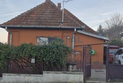 Casa pe un nivel, cu livada,  la intrarea in Dezmir - 2