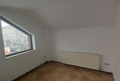 Zona Milcov (Kaufland) - Birouri 15 mp - loc parcare - 1