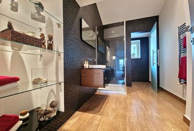 Vila deosebita  la un pas de mare mobilata si utilata - 52