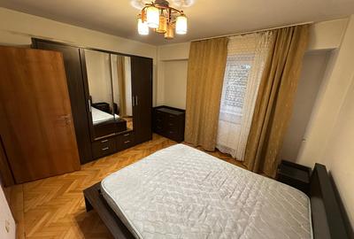 Apartament cu 3 camere semidecomandat, mobilat în Pantelimon