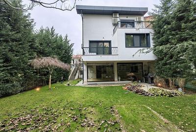 Casă cu 6 camere în Iancu Nicolae