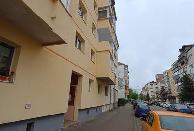 Vând  apartament 3 camere - 5