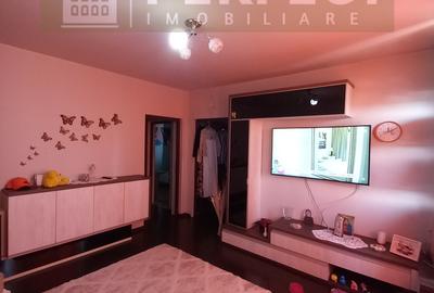 Apartament 3 camere, et 5/9 , Andrei Muresanu - 66000 euro