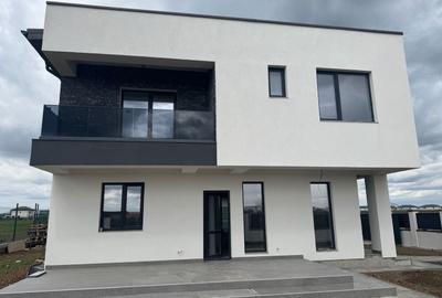 Casă individuală cu 4 camere în Tunari