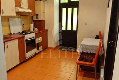Apartament cu 2 camere semidecomandat, mobilat în Central