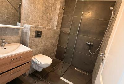 MUTARE RAPIDA! 2 camere decomandat , Metrou 1 Decembrie, sec 3 - 5