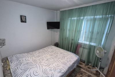 Apartament cu 3 camere decomandat în Poarta 6