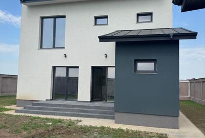 Casă cu 4 camere în Est