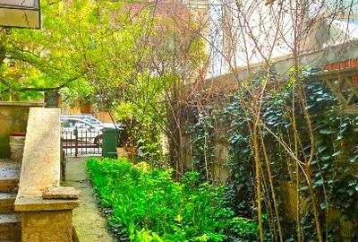 Apartament 3 camere parter in vila plus garsoniera demisol si curte. - 3