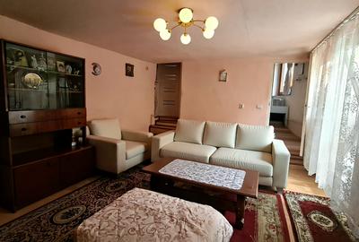 Refugiu cu suflet în inima Scheiului – casă  singur  curte și farmec autentic - 4