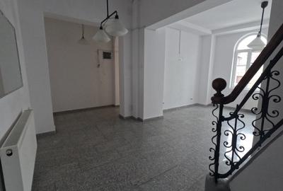 Imobil Central 355 mp | D+P+1+M | Consolidat & Renovant | 9 Camere - 11
