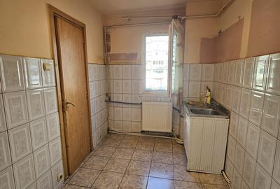 PROPRIETAR!! Apartament 3 camere Et 1 zona Victoria / Aleea Romanitei !! - 25