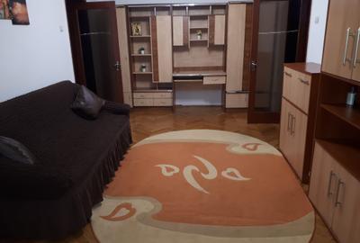 Apartament 2 camere, etaj 1/4, zona Podu Ros - 1