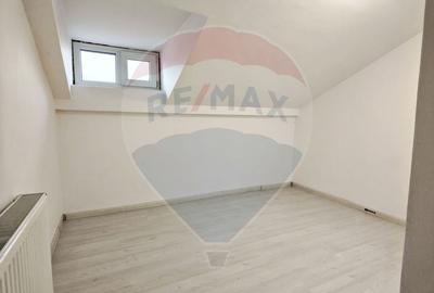 Casă / Vilă cu 6 camere de închiriat în zona Dacia - 5