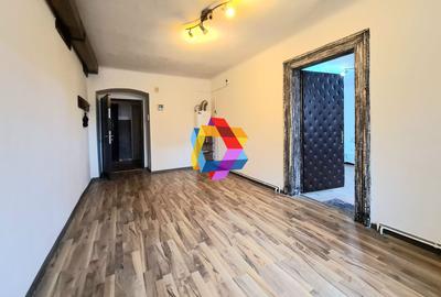 Birou, de 55 mp, în Central