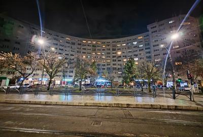 Pta.Victoriei-Titulescu bl.semiluna de vis a vis de Primaria sect. 1, 101mp,et.3 - 1