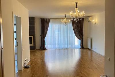 Apartament cu 3 camere semidecomandat, mobilat în Central