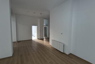 Ultracentral Promendata Stefan cel Mare-cladire interbelica diverse activitati - 10