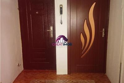 Inchiriere 1 camera dintr-un apartament cu 3 camere. - 1