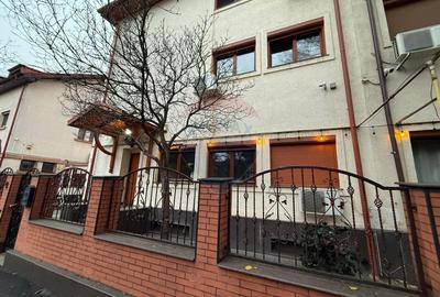 De inchiriat Casă / Vilă 7 camere + curte zona Vatra Luminoasa - 1