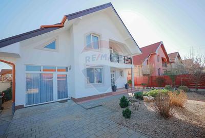 Casă cu 5 camere de vânzare în zona Episcopia Bihorului