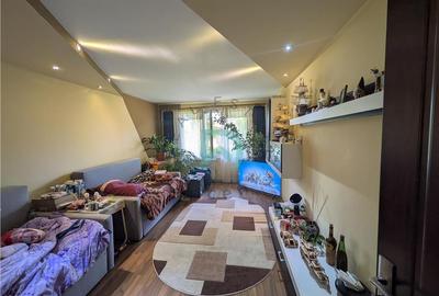Apartament cu 3 camere decomandat în Craiter