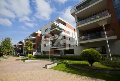 Apartament cu 4 camere decomandat, mobilat în Capitale