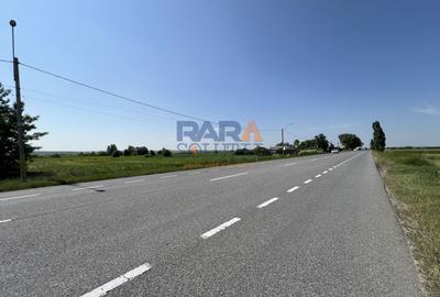 Teren 9969 mp, situat la E85, între două intrări pe autostrada A7 - 3