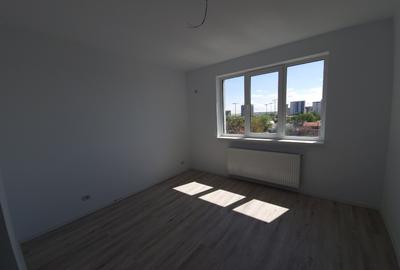 Vând apartament cu 2 camere, decomandat nou  + loc de parcare, situat in complex - 7