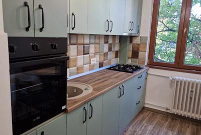 Apartament cu  3 camere si garaj de vanzare in zona Drumul Taberei - 1