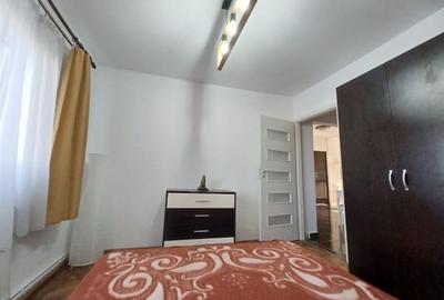 Apartament 3 camere cu balcon zona Parcul Sub Arini - 4