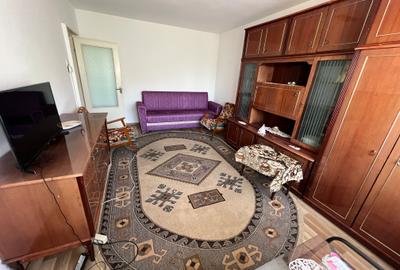 INCHIRIEZ apartament 3 camere decomandat, zona Ciresica - 2