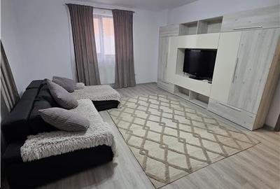 Apartament cu 2 camere decomandat, mobilat în Tractorul