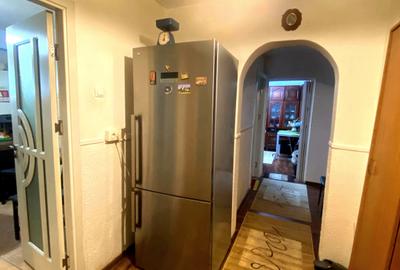 Apartament cu 4 camere decomandat în Nicolina