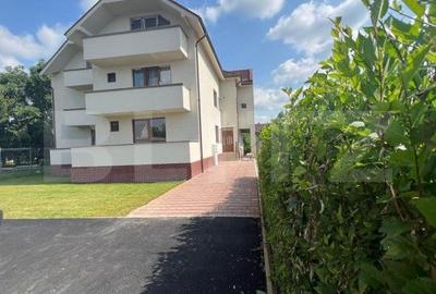 Apartament cu 3 camere semidecomandat în Careiului