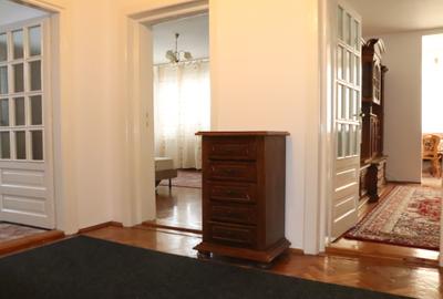 Apartament in vilă,  Zona Favorit - 1