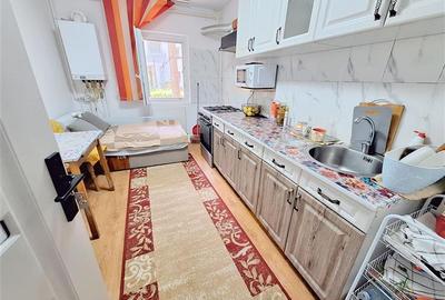 Apartament cu 3 camere decomandat în Energiei