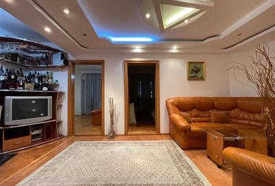 Apartament cu 3 camere decomandat, mobilat în Central