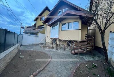 Casă individuală cu 6 camere în Trei Stejari