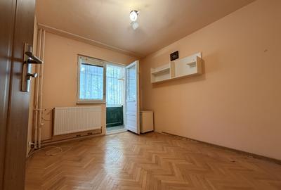 Apartament cu 3 camere semidecomandat în Circumvalațiunii
