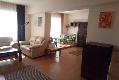 Apartament cu 4 camere semidecomandat, mobilat în Mihai Viteazul
