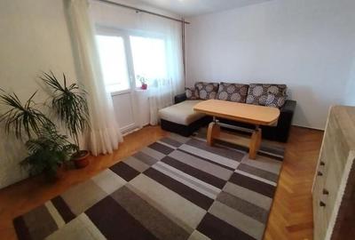 Apartament cu 3 camere decomandat în Girocului