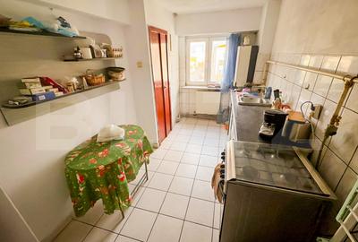 Apartament cu 4 camere decomandat, mobilat în Decebal