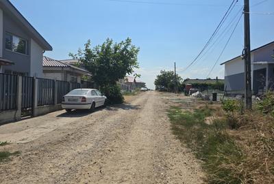 Teren Construcții intravilan de 770 mp, în Lazu