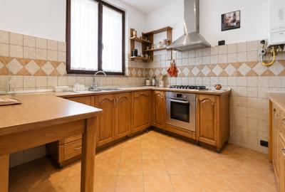 Casa spatioasa de inchiriat cu 5 camere in Zimandu Nou - 3