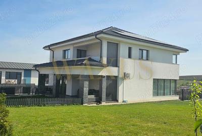 Casă individuală cu 4 camere în Dezmir